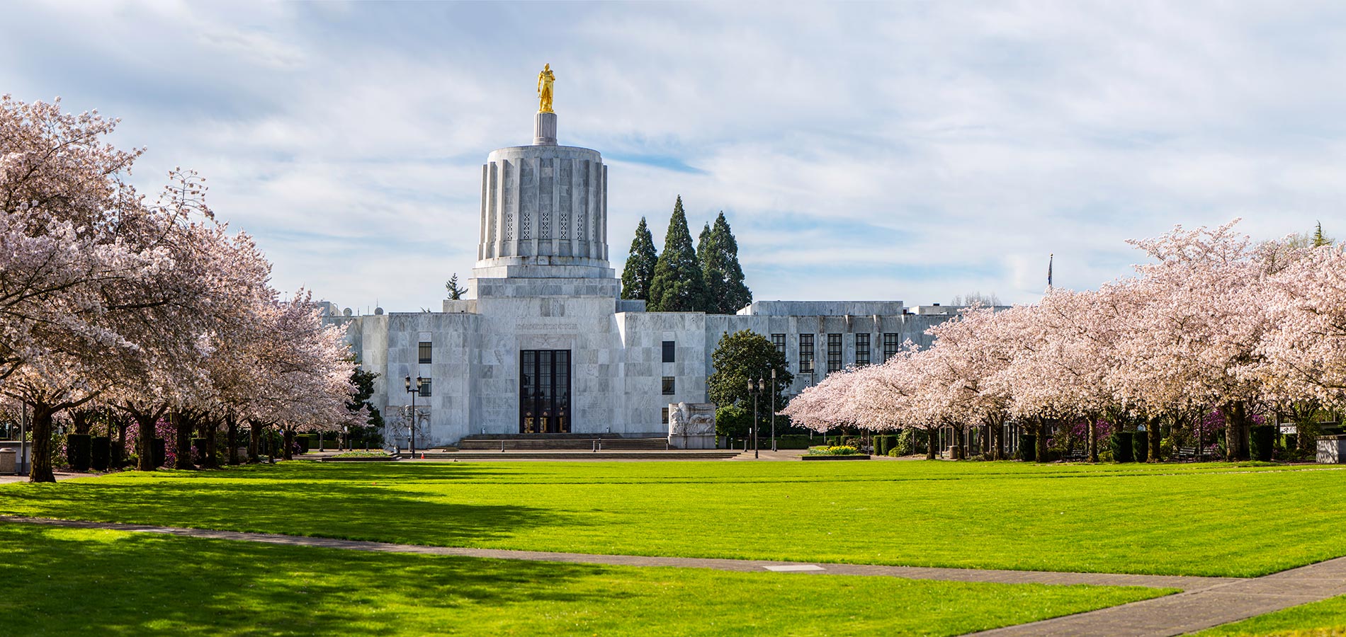 Photo of the Oregon Capital Building